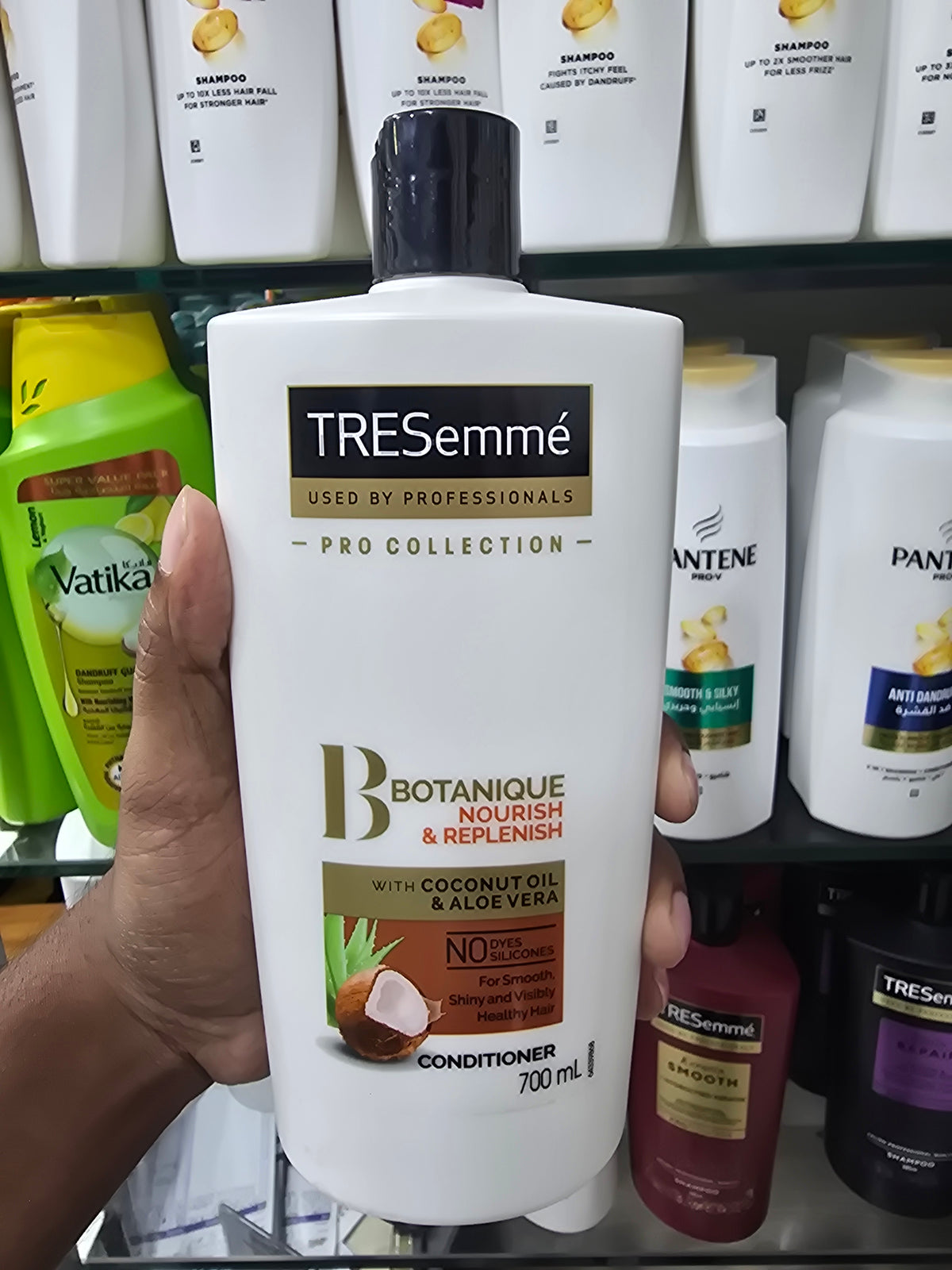 TRESemmé Pro Collection Botanique Nourish and Replenish Conditioner 700ml